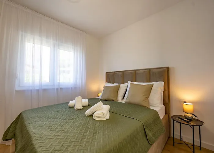 Frane - Maslina And Lavanda Apartment *