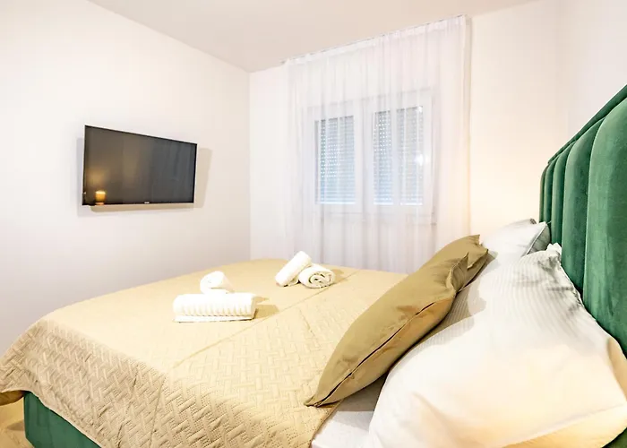 Frane - Maslina And Lavanda Apartment *