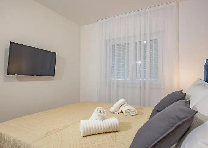 Frane - Maslina And Lavanda Apartment